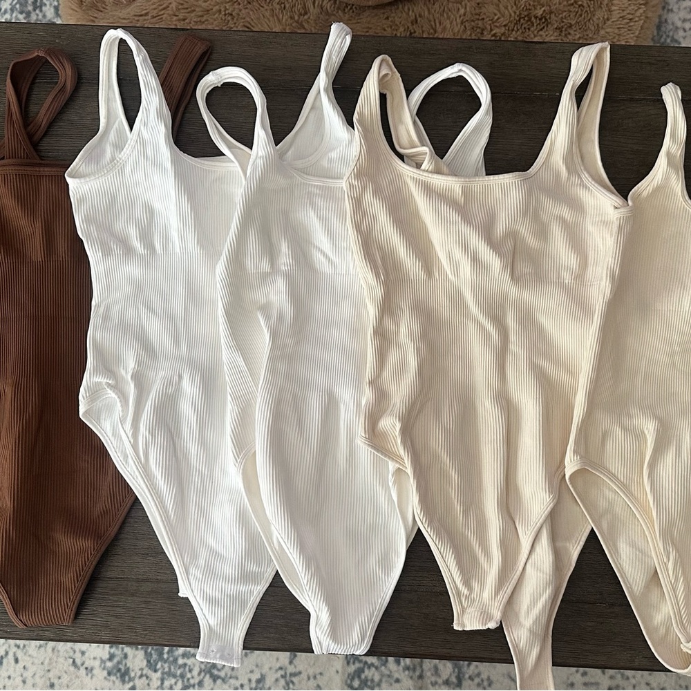 Set of 6 QQQ brand ribbed body suit in size medium